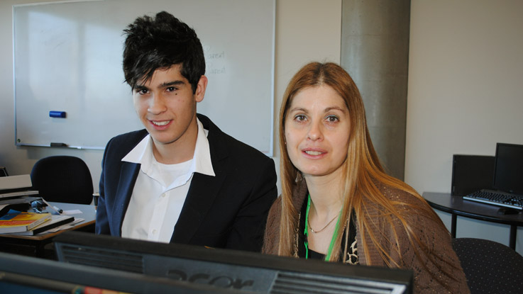 Paula and Peter on the computer