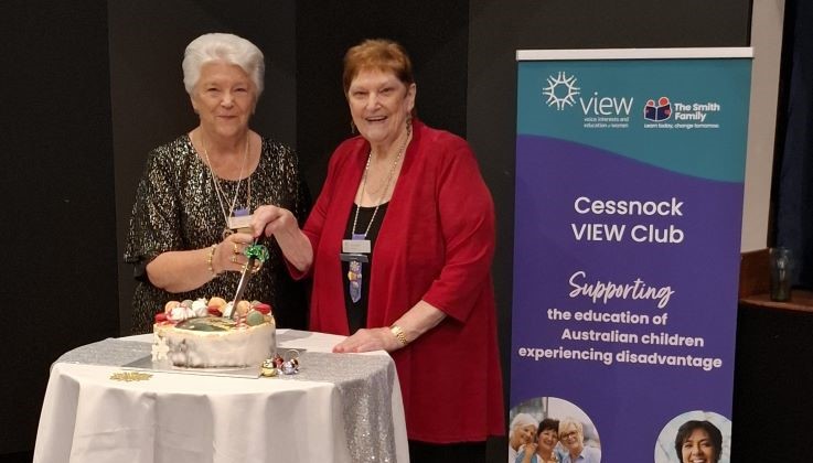 cutting-the-2025-christmas-cake